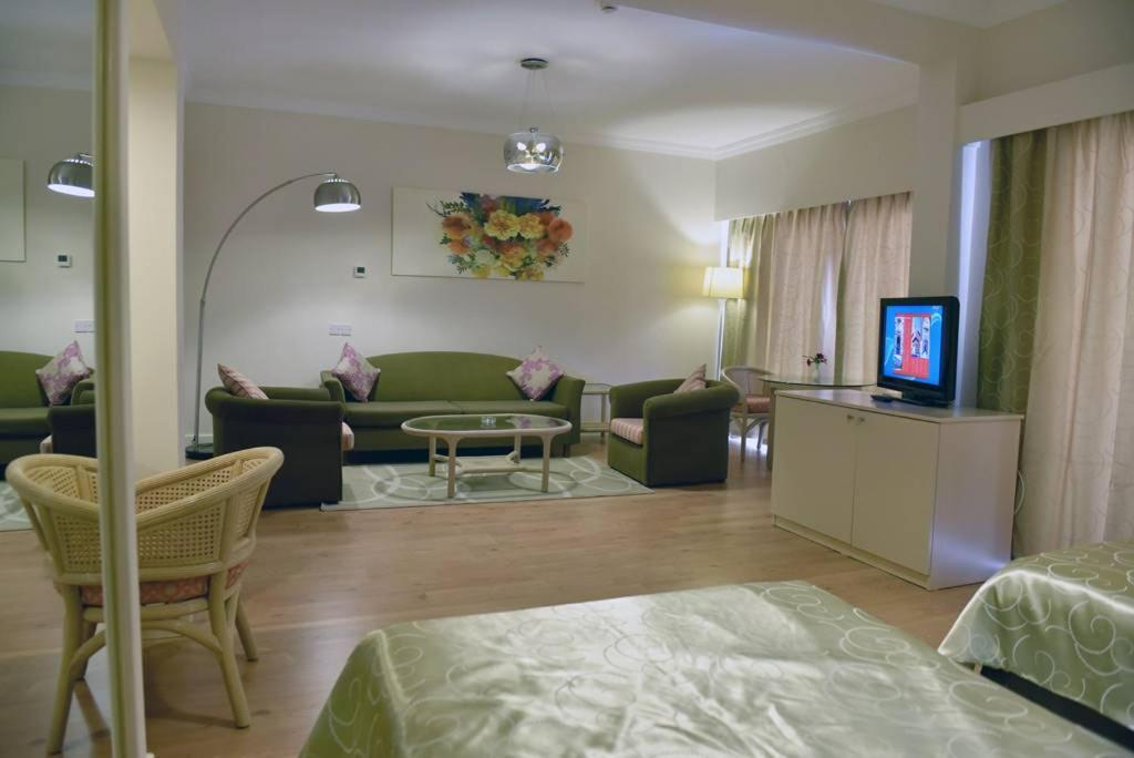 Jasmine Court Hotel & Casino Kyrenia  Eksteriør billede