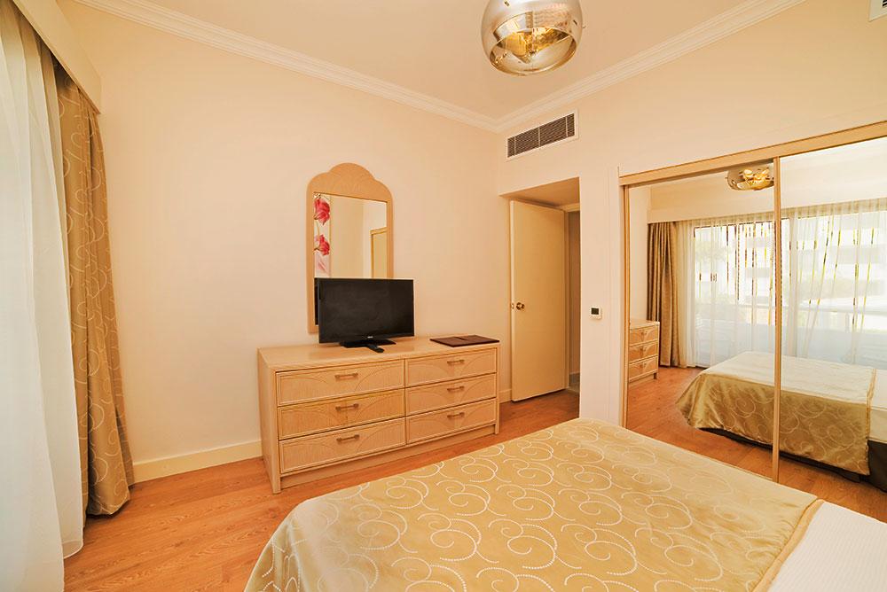 Jasmine Court Hotel & Casino Kyrenia  Eksteriør billede