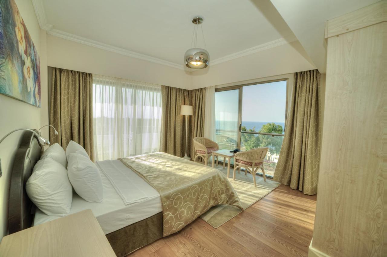 Jasmine Court Hotel & Casino Kyrenia  Eksteriør billede