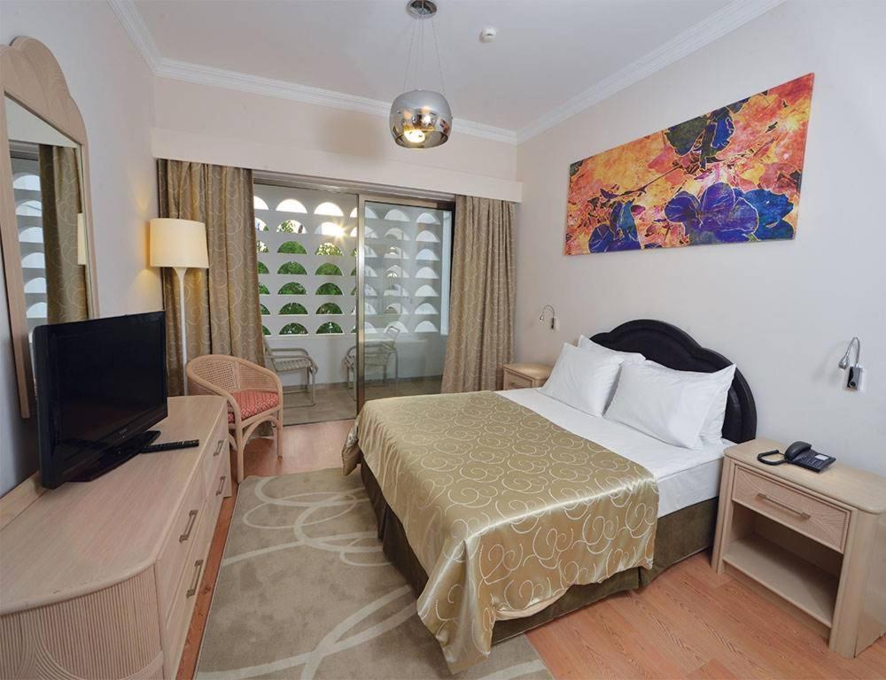 Jasmine Court Hotel & Casino Kyrenia  Eksteriør billede