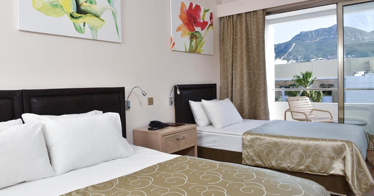 Jasmine Court Hotel & Casino Kyrenia  Eksteriør billede